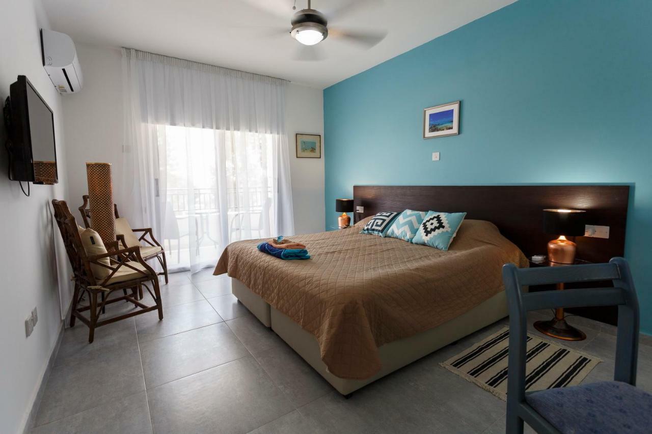Coral Bay Sea Breeze Apartments - 3 Bedroom Apartment Пея Екстериор снимка