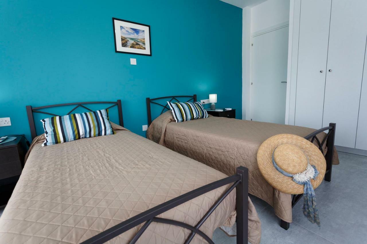 Coral Bay Sea Breeze Apartments - 3 Bedroom Apartment Пея Екстериор снимка