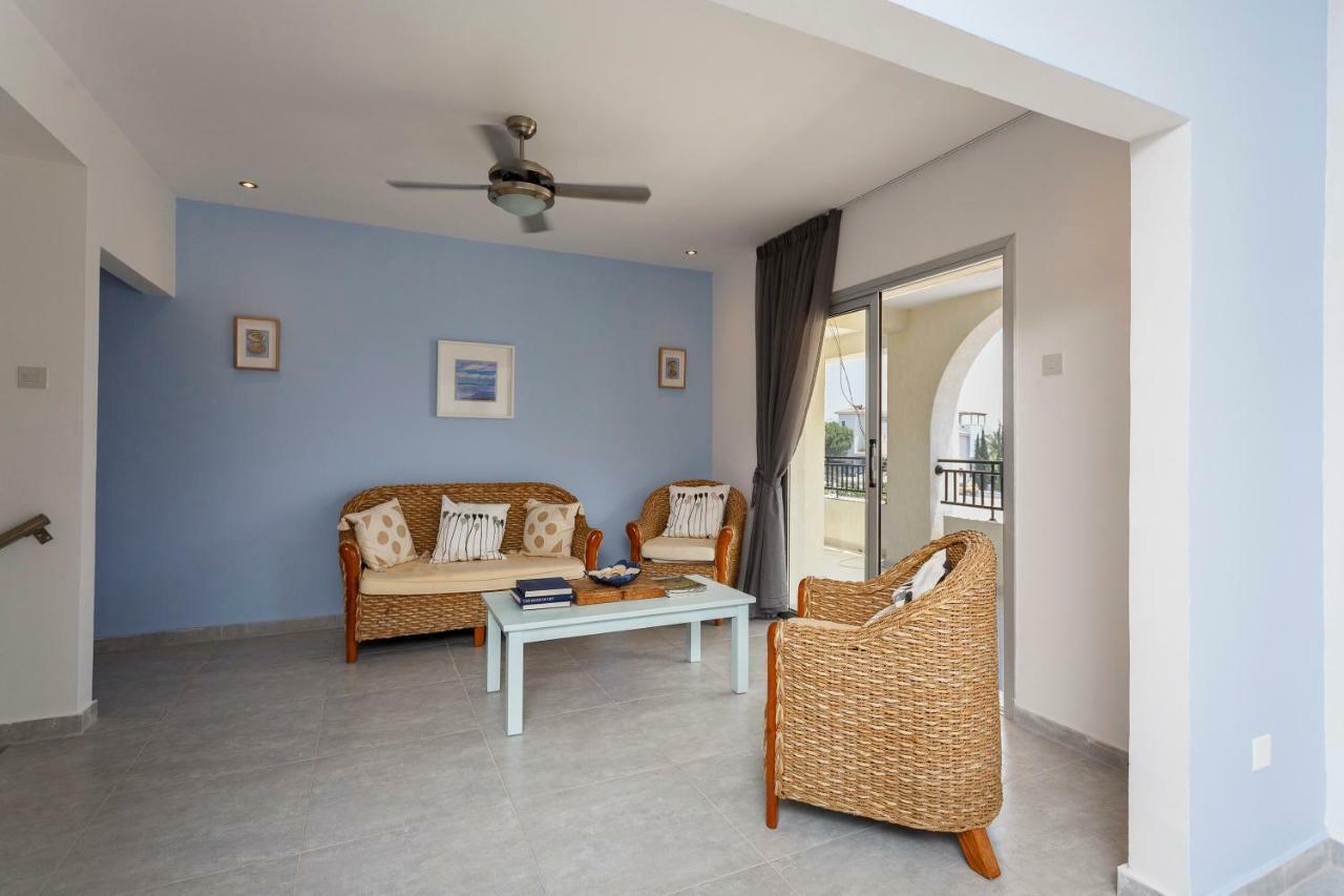 Coral Bay Sea Breeze Apartments - 3 Bedroom Apartment Пея Екстериор снимка