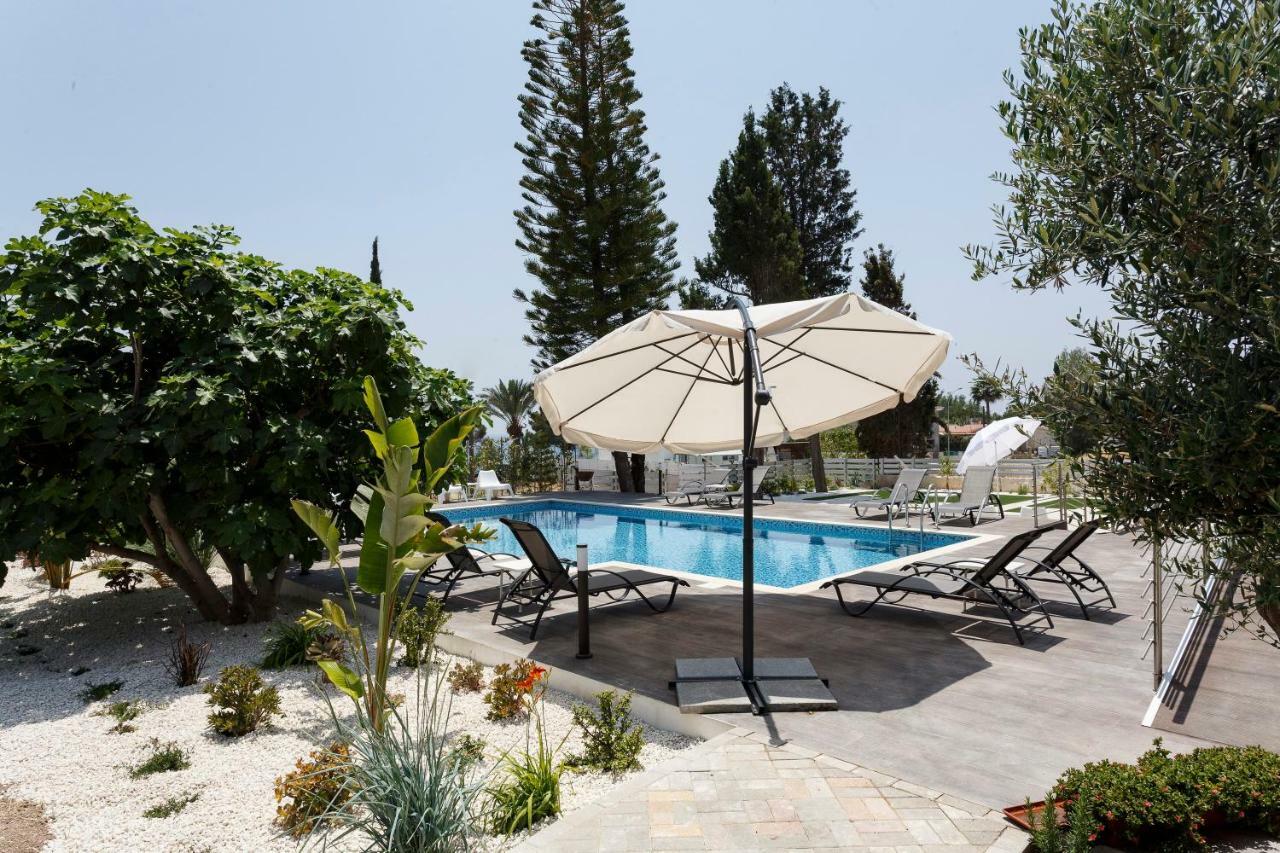 Coral Bay Sea Breeze Apartments - 3 Bedroom Apartment Пея Екстериор снимка