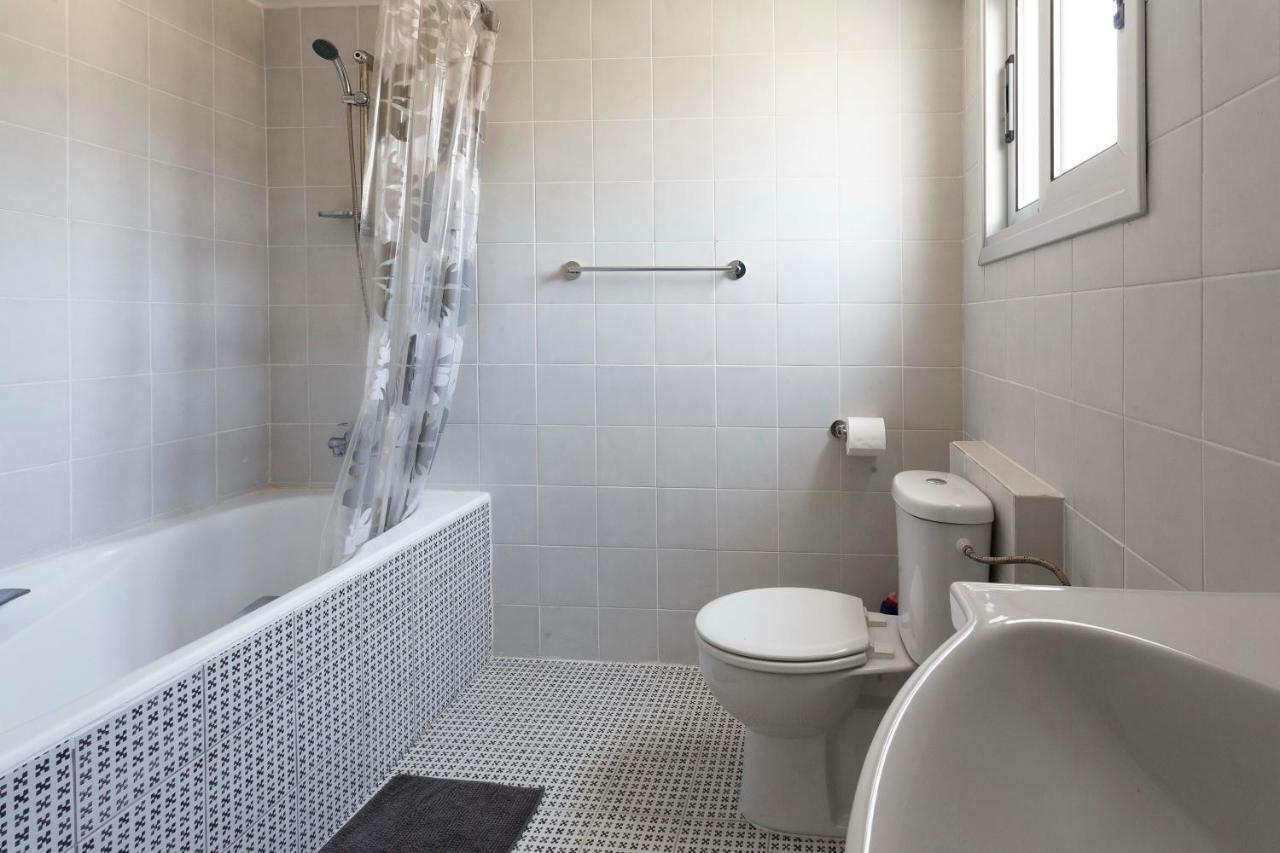 Coral Bay Sea Breeze Apartments - 3 Bedroom Apartment Пея Екстериор снимка