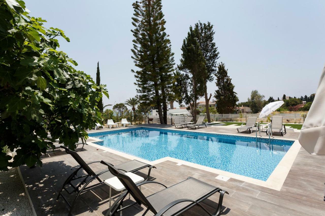 Coral Bay Sea Breeze Apartments - 3 Bedroom Apartment Пея Екстериор снимка