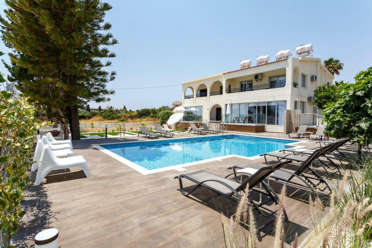 Coral Bay Sea Breeze Apartments - 3 Bedroom Apartment Пея Екстериор снимка