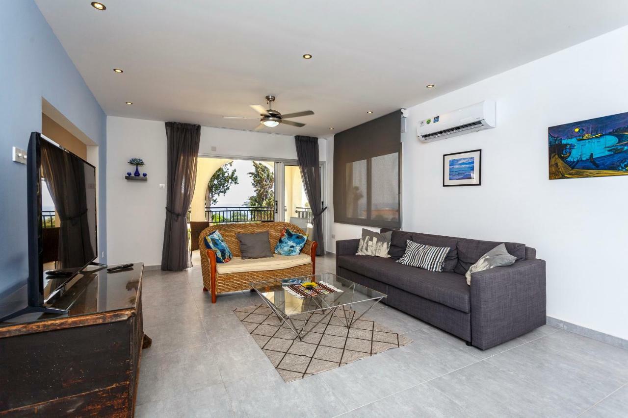 Coral Bay Sea Breeze Apartments - 3 Bedroom Apartment Пея Екстериор снимка