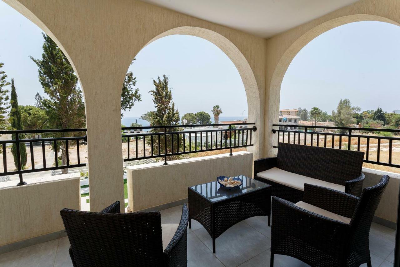 Coral Bay Sea Breeze Apartments - 3 Bedroom Apartment Пея Екстериор снимка